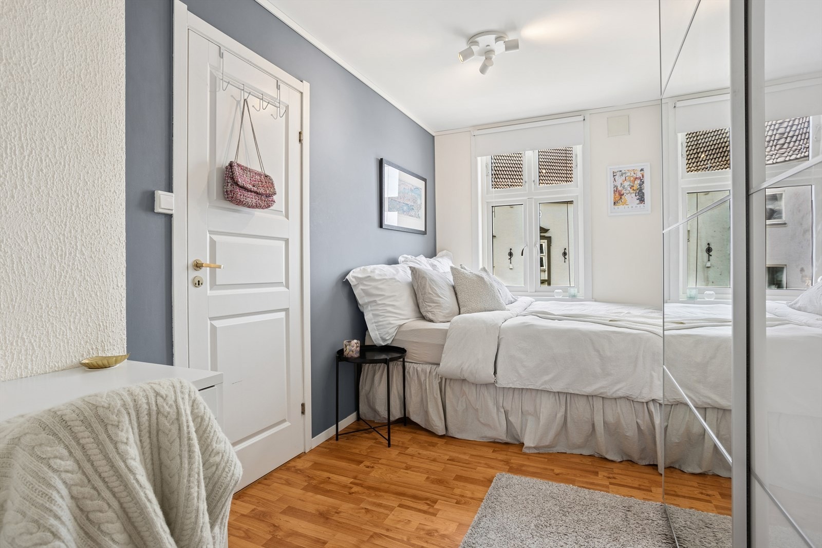 På kveldstid kan ettermiddagssolen nytes fra uteplassen - en perfekt avslutning på dagen. Galleribilde