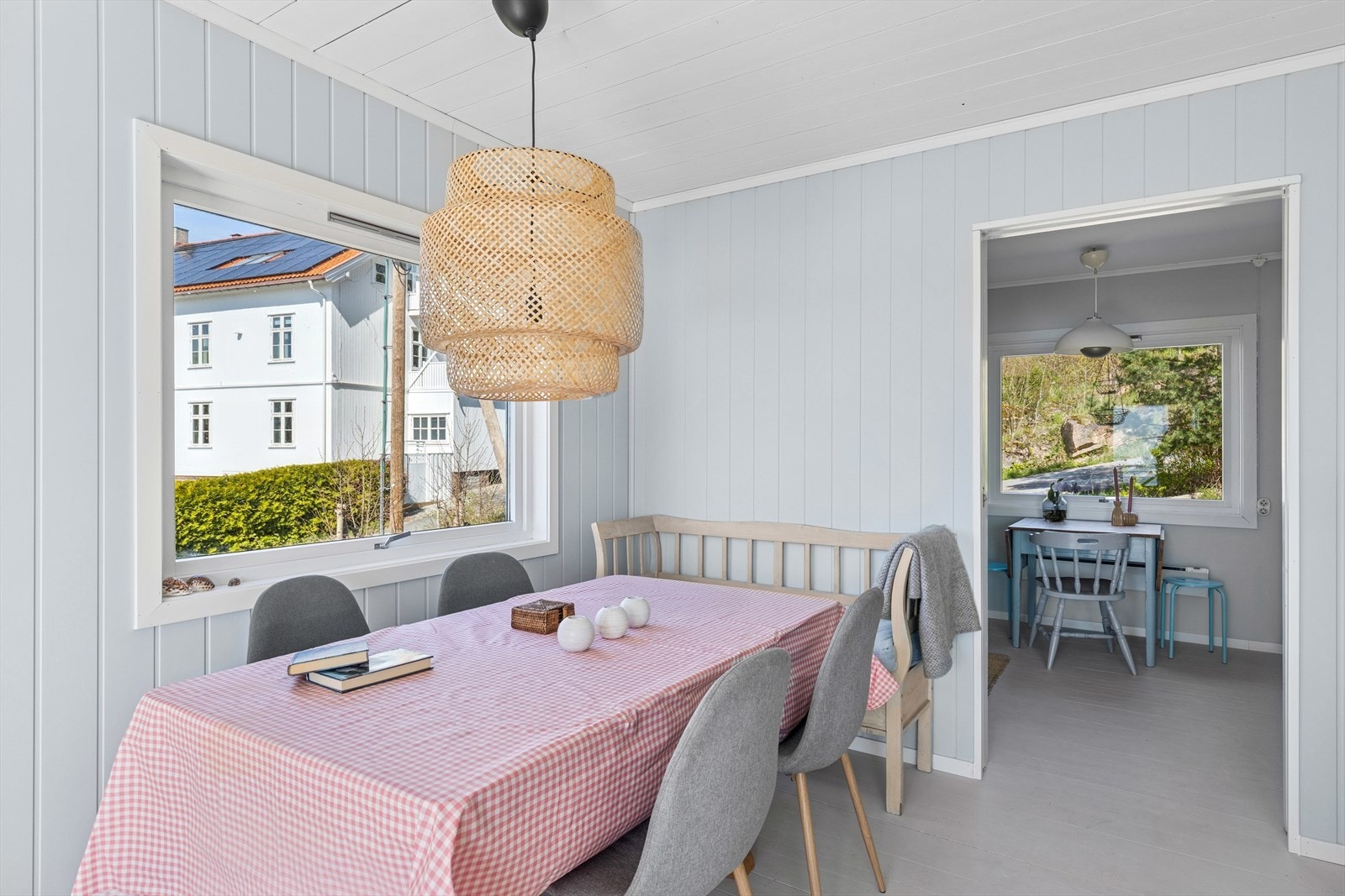 Spise stuen ligger praktisk plassert til ved kjøkkenet. Galleribilde