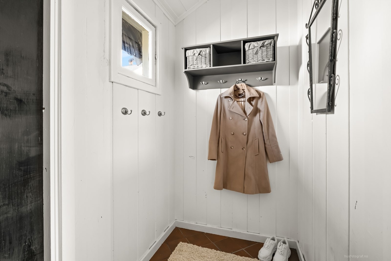 Entré/garderobe 1. etasje Galleribilde