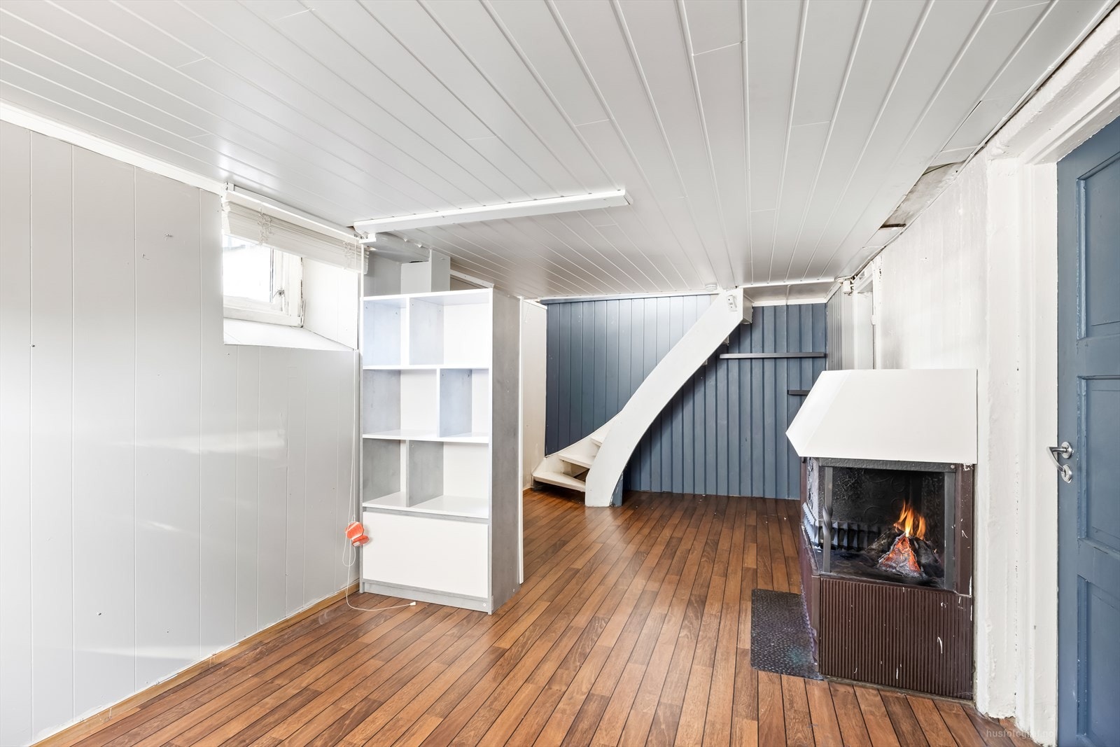 Kjellerstue med peisovn Galleribilde