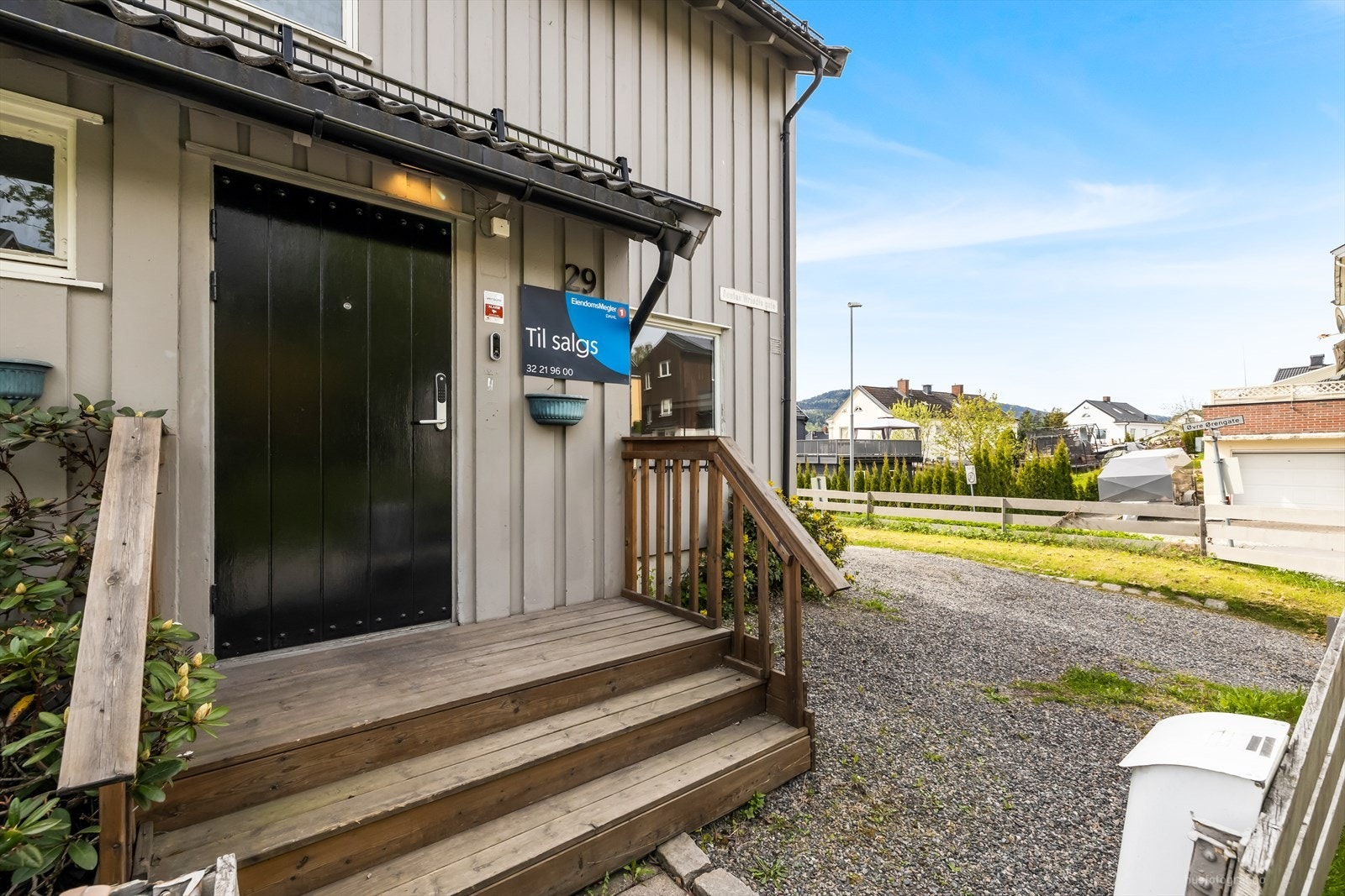 Hyggelig inngangsparti ønsker velkommen inn! Galleribilde
