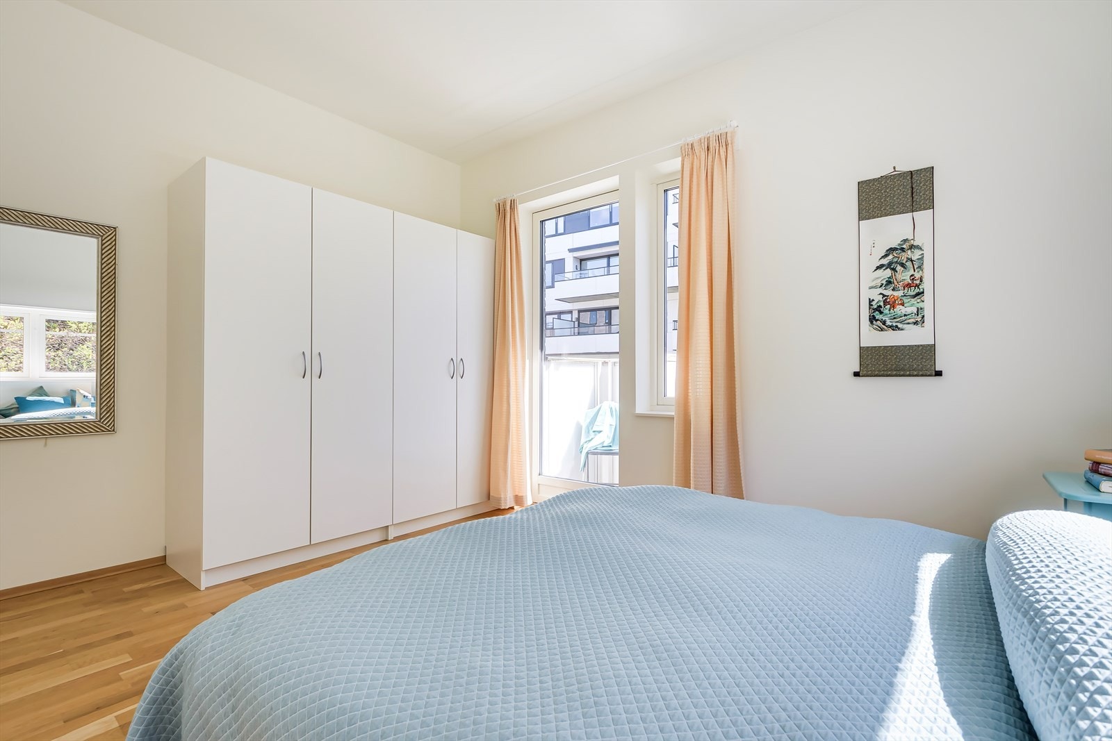 Stort garderobeskap medfølger Galleribilde