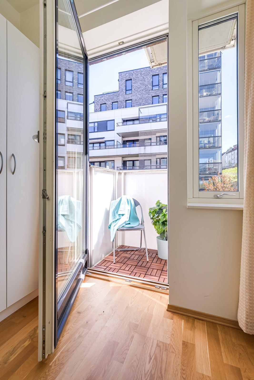 Fra hovedsoverommet er det utgang til en koselig balkong på 1 m² Galleribilde