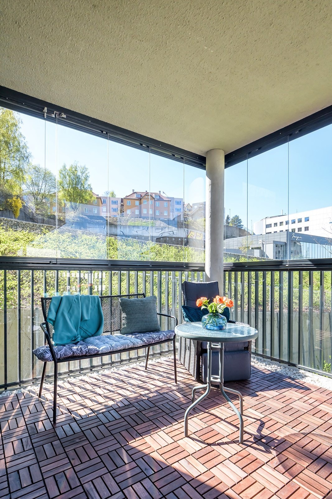 Balkongen vender mot rolige omgivelser Galleribilde