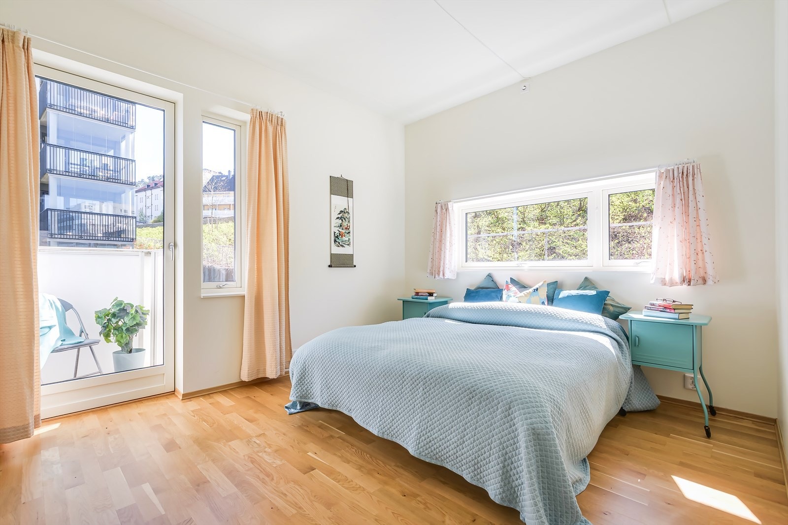 Leiligheten har tre lune og romslige soverom, alle vendt mot rolige og skjermede omgivelser Galleribilde