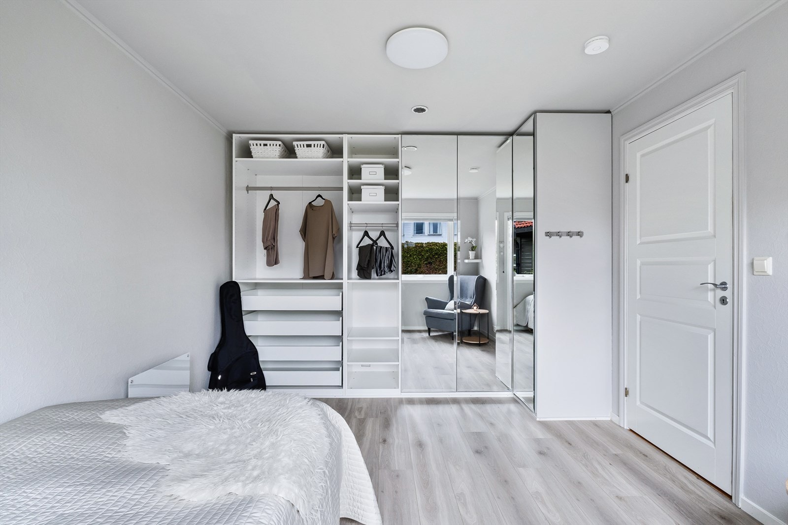Soverommene er målt til hhv. 13,4 m², 12,7 m² og 12,2 m². Galleribilde