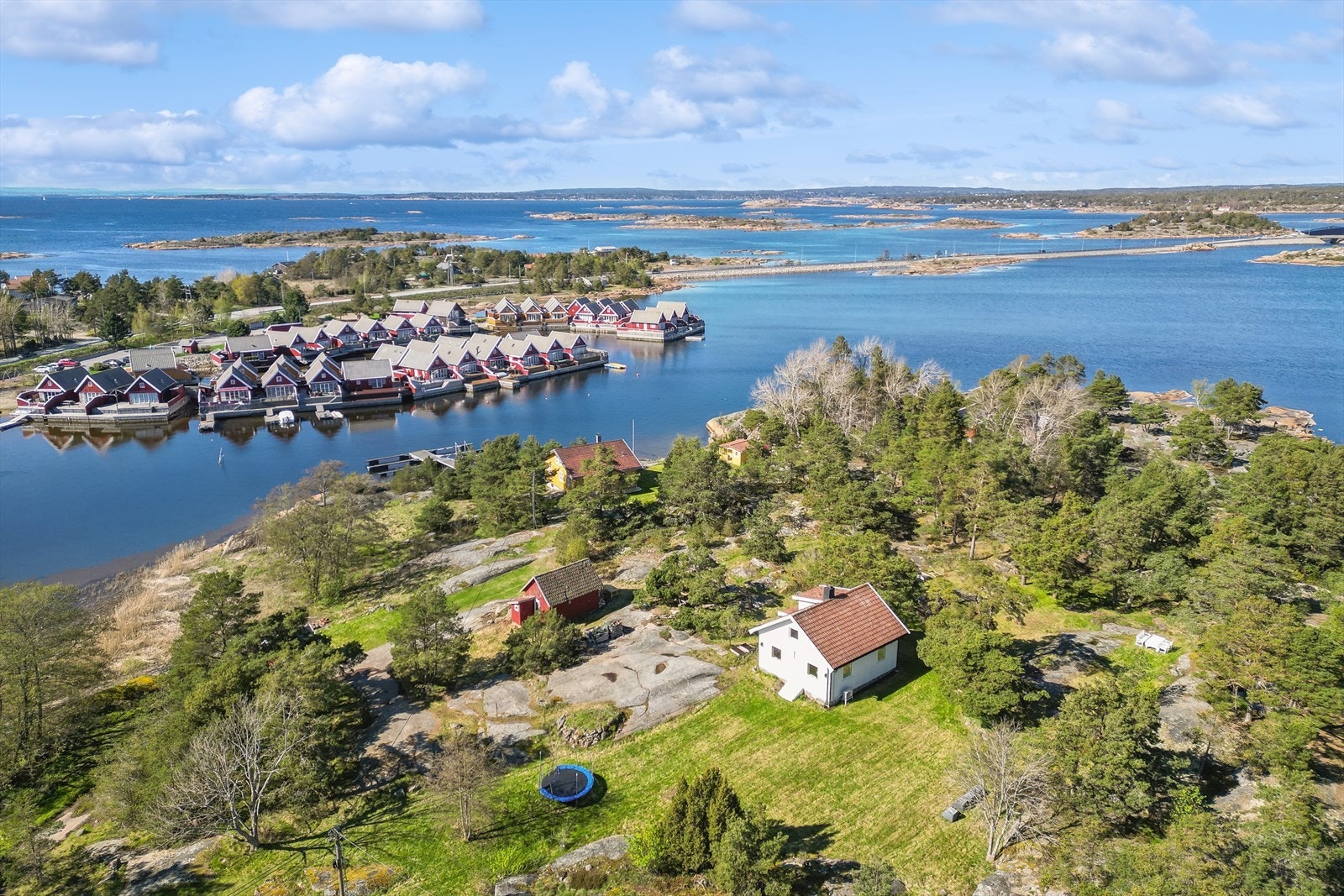 Her kan du nyte fantastiske solnedganger, gå turer langs kysten, og oppleve det rike dyrelivet. Galleribilde