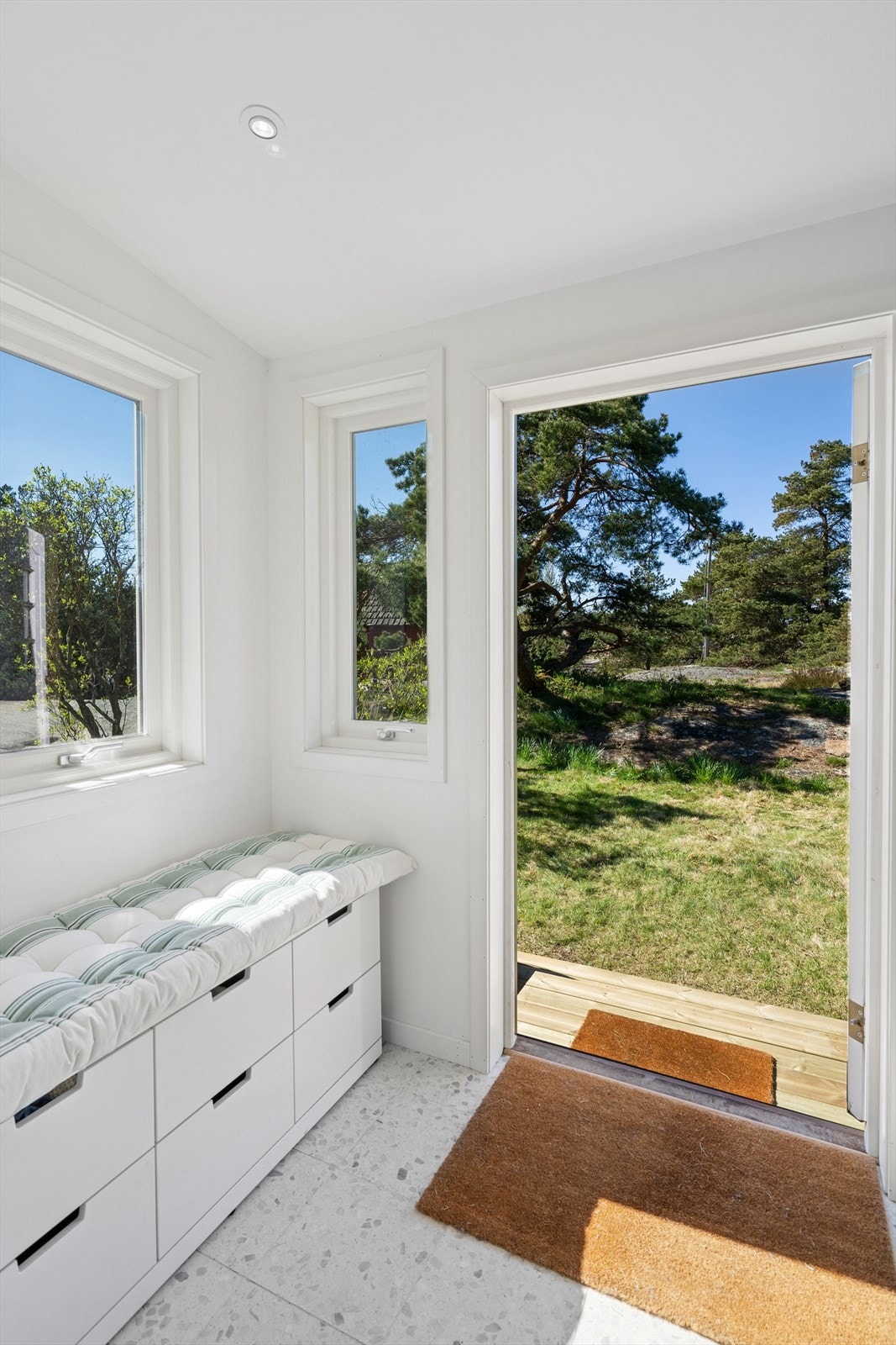 Trivelig entrè som ønsker deg velkommen inn - Ditt nye hjem, rom for rom - Her er det lett å la seg begeistre! Galleribilde