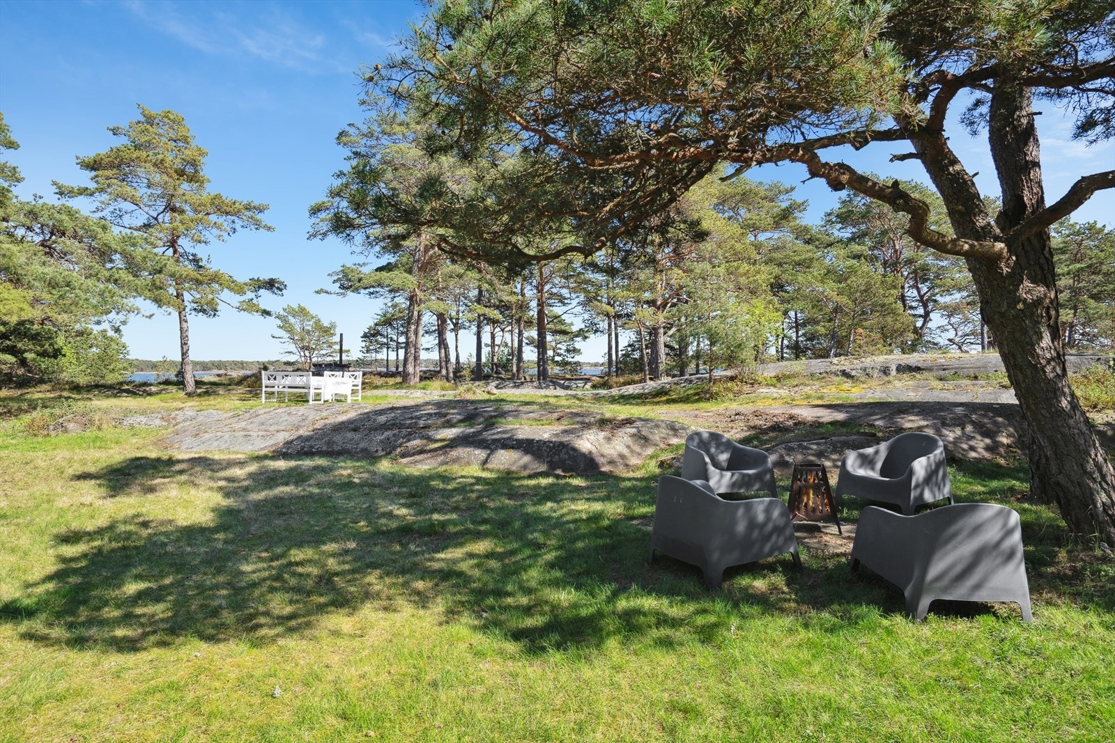Her kan man enkelt flytte seg etter solen - eller finne en sval plass i skyggen! Galleribilde