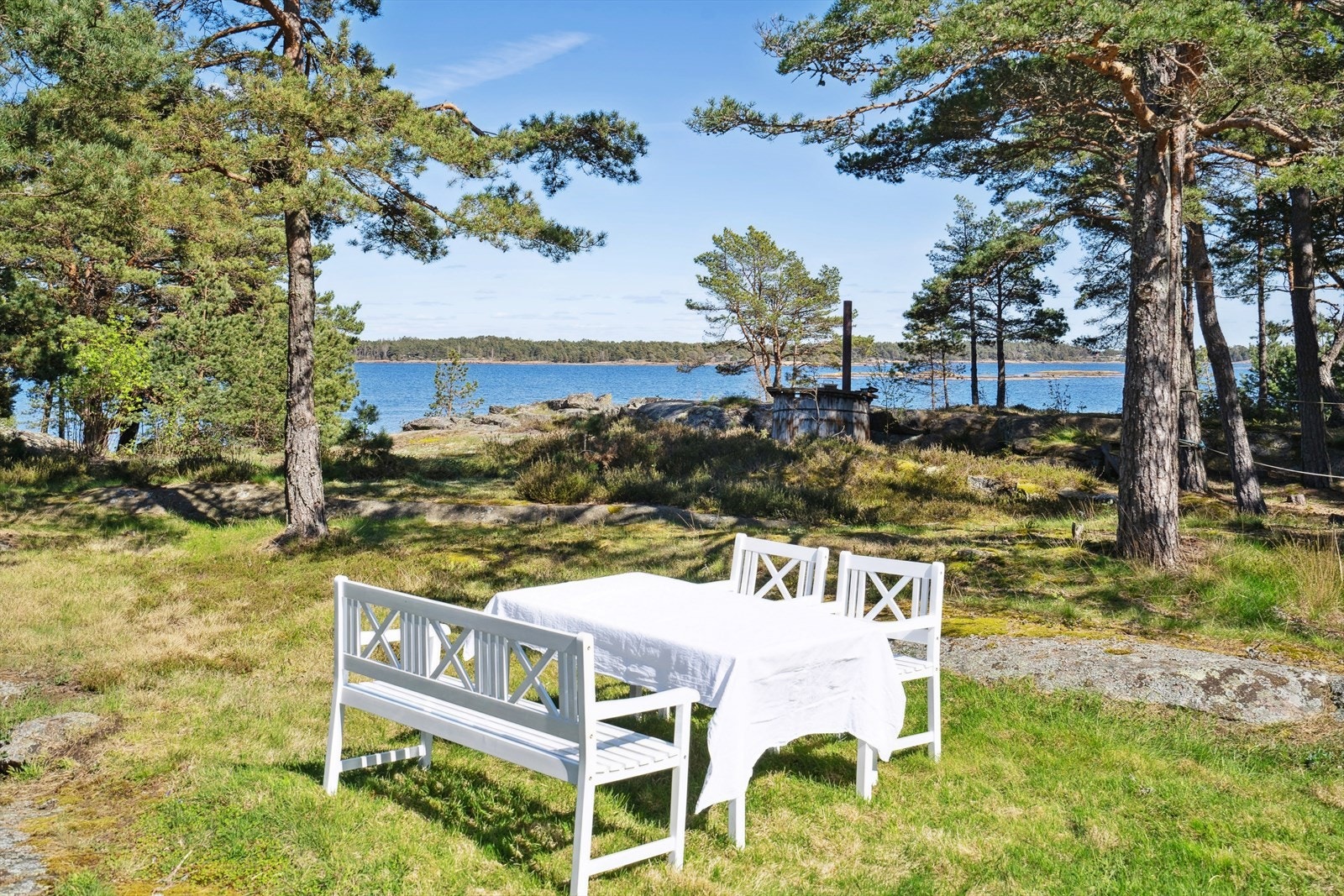Hyggelige uteplasser hvor en kan sitte lunt, usjenert og nyte flotte dager. Galleribilde