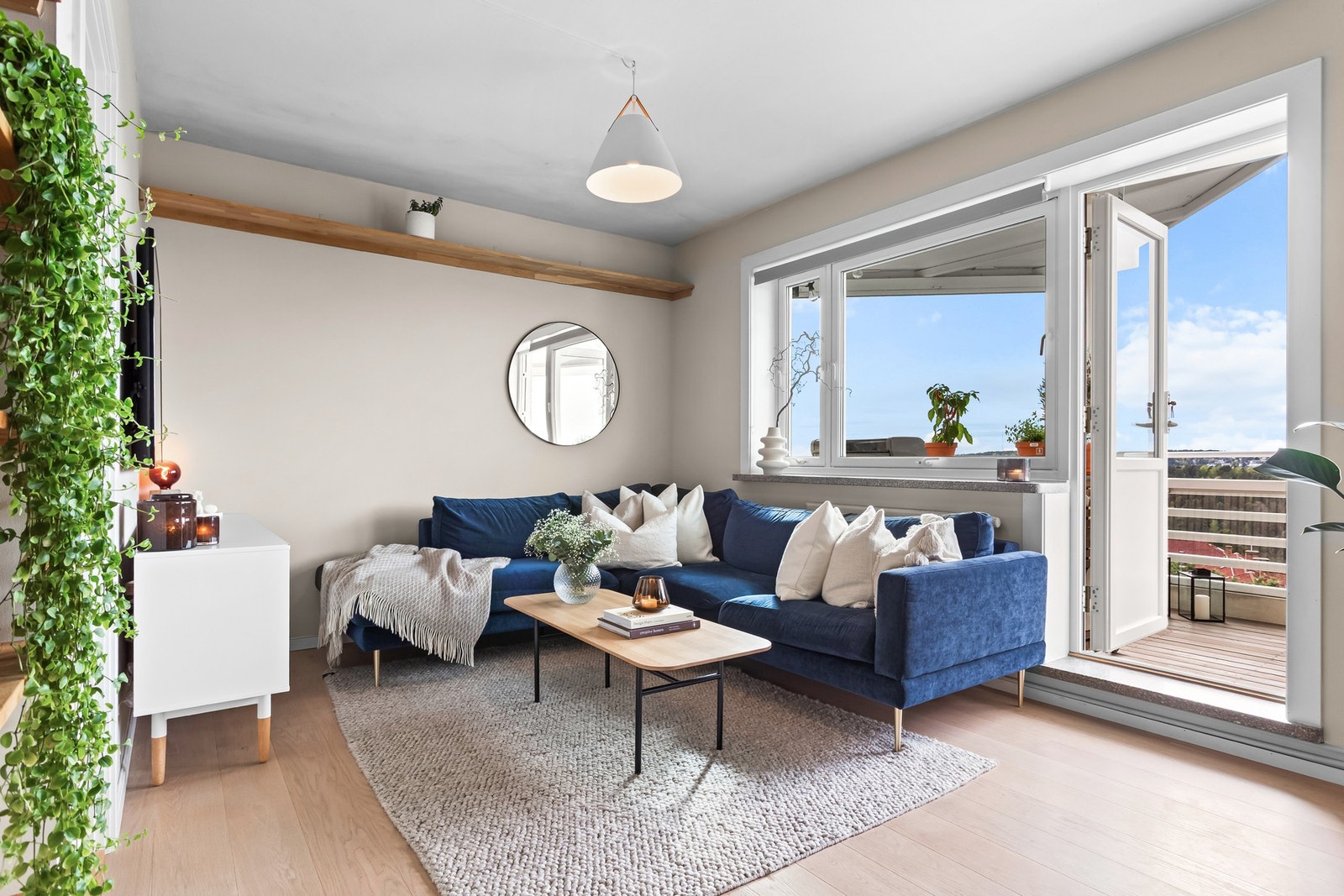 De gode vindusflatene slipper inn rikelig med naturlig lys og gir en god romfølelse. Galleribilde