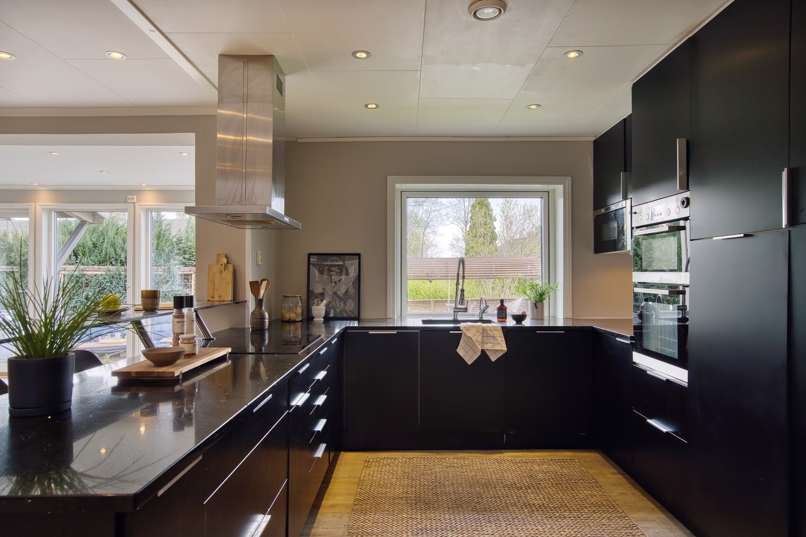 Enkel adkomst til kjøkkenet - perfekt på dager du har gjort ukeshandelen Galleribilde