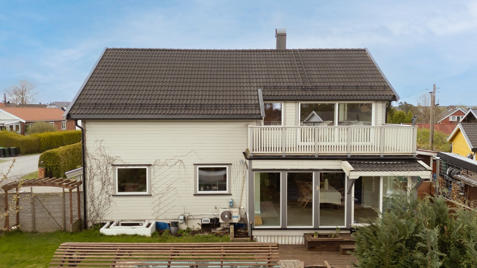 Kim Hansen v/ASK Meglergaarden har gleden av å presentere Skogveien 18! Galleribilde