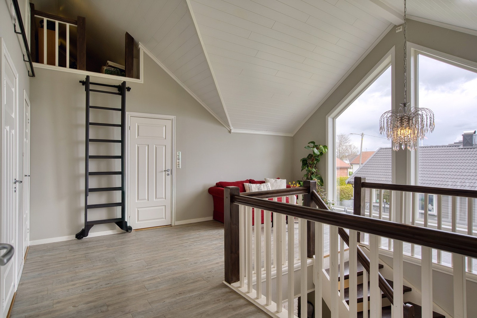 Her finner du totalt tre soverom og et stort bad Galleribilde