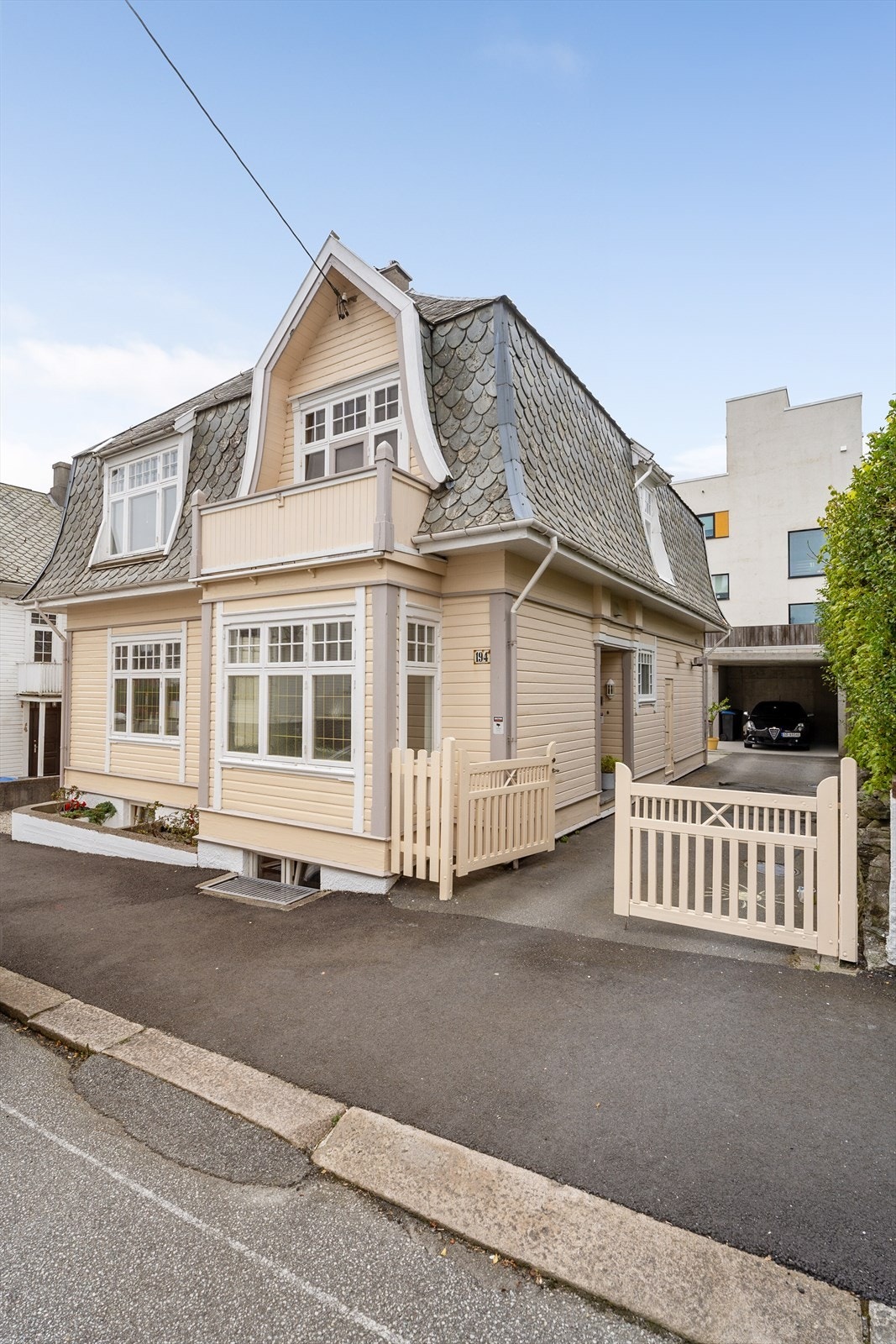 Villaen fremstår som meget velholdt! Galleribilde