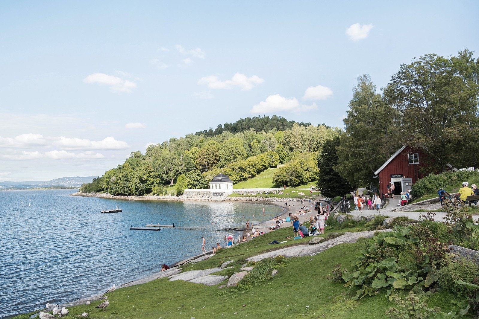 Hvervenbukta med flotte tursiter til og fra. Galleribilde