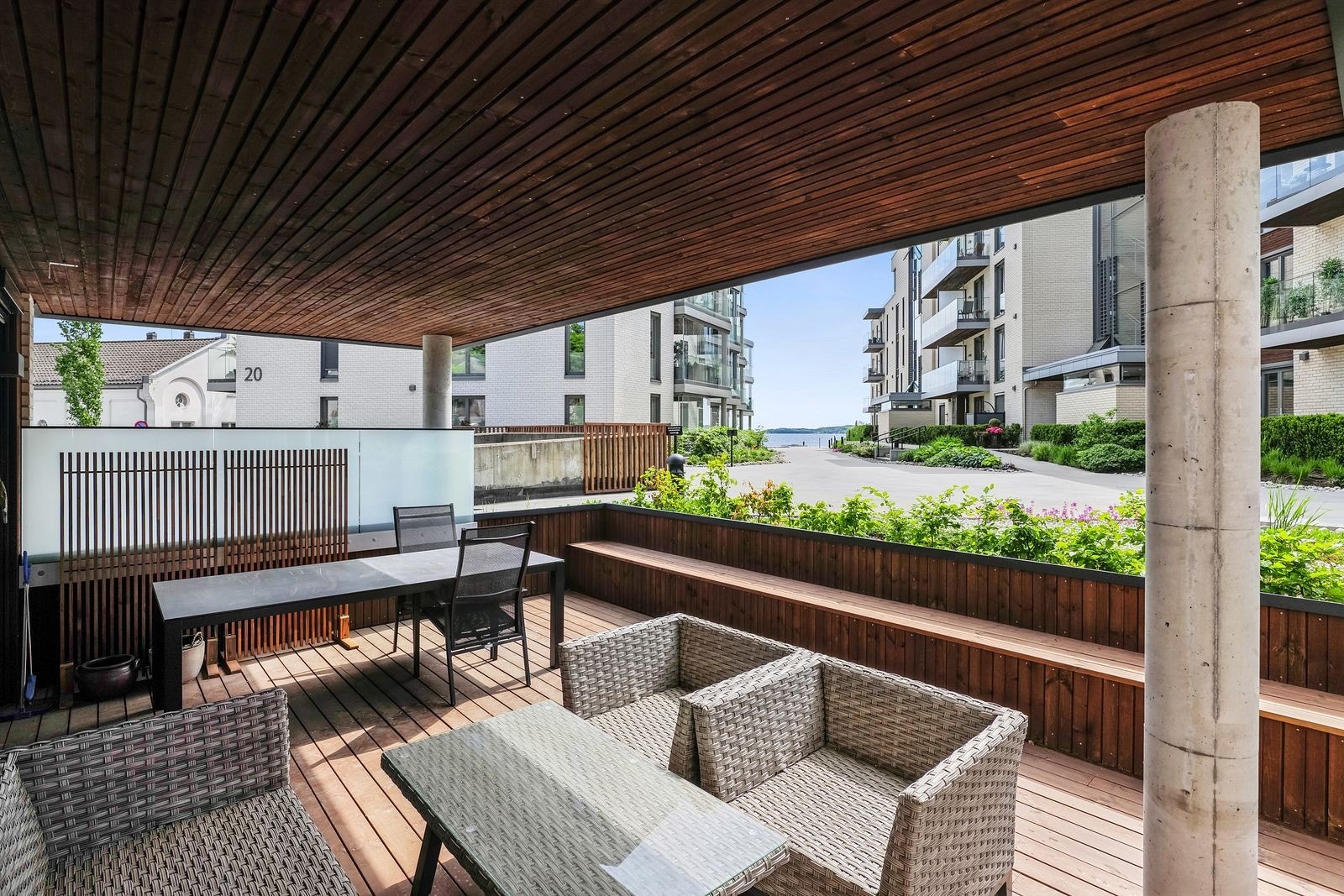 Sjøutsikt fra terrassen. Galleribilde