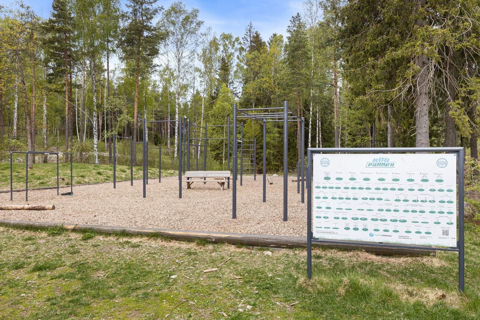 Utetrening for de spreke. Street-workout-parken ligger rett ved. Galleribilde