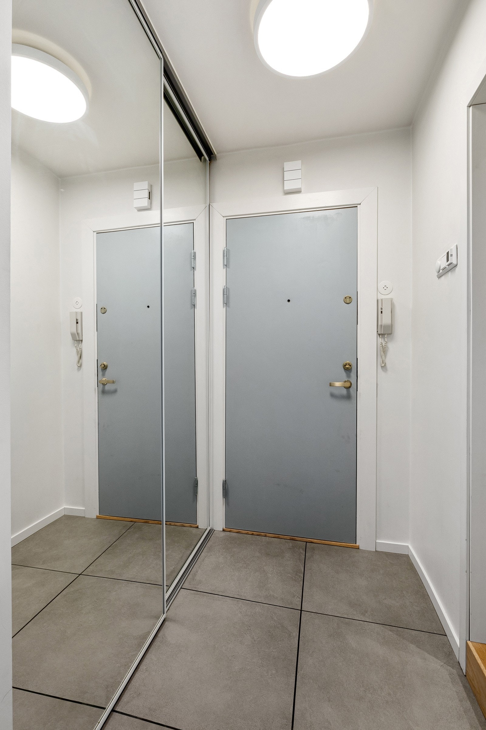 Entreen gir et godt førsteinntrykk av leiligheten. Galleribilde