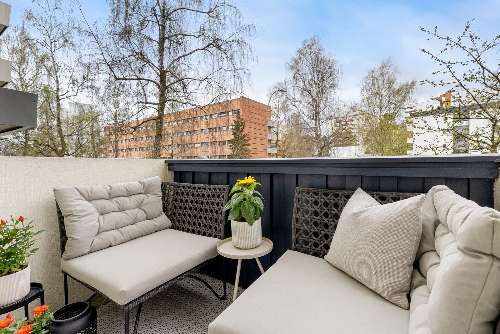 Med utgang fra stuen har man tilgang på en hyggelig balkong på 2,4 kvm. Galleribilde