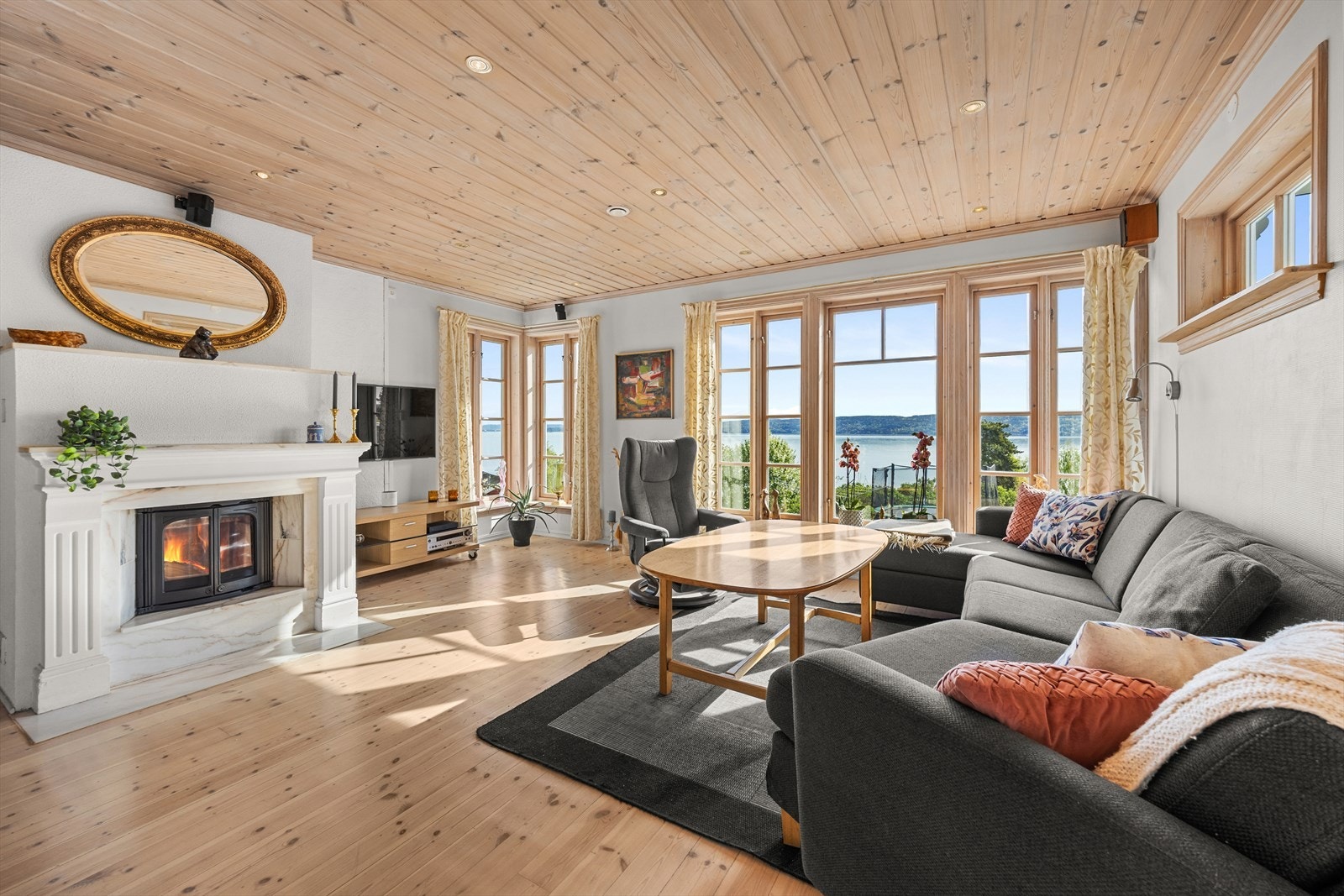 Rommet har tregulv og malte vegger. Galleribilde