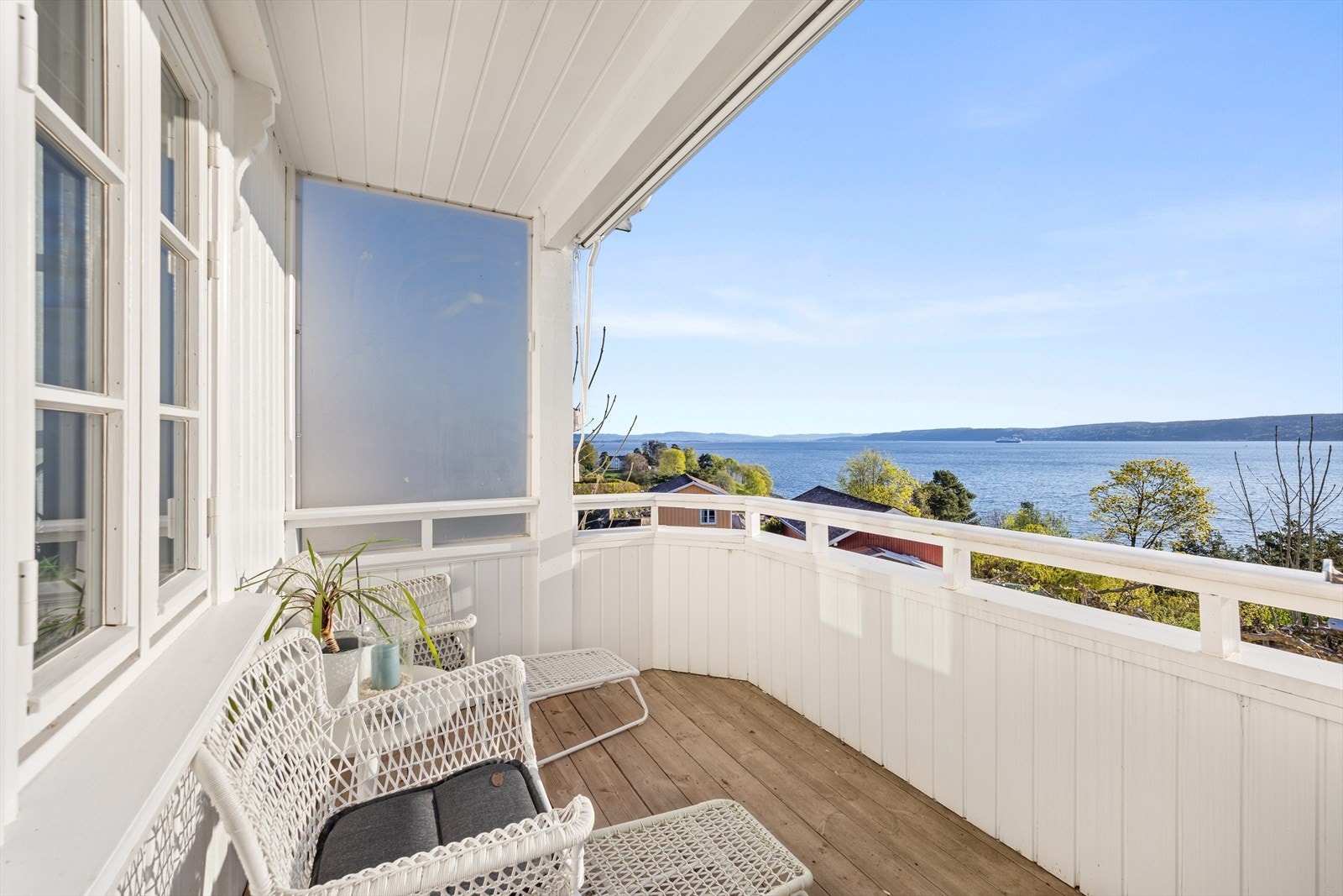 Fra kjøkkenet er utgang til en balkong. Galleribilde