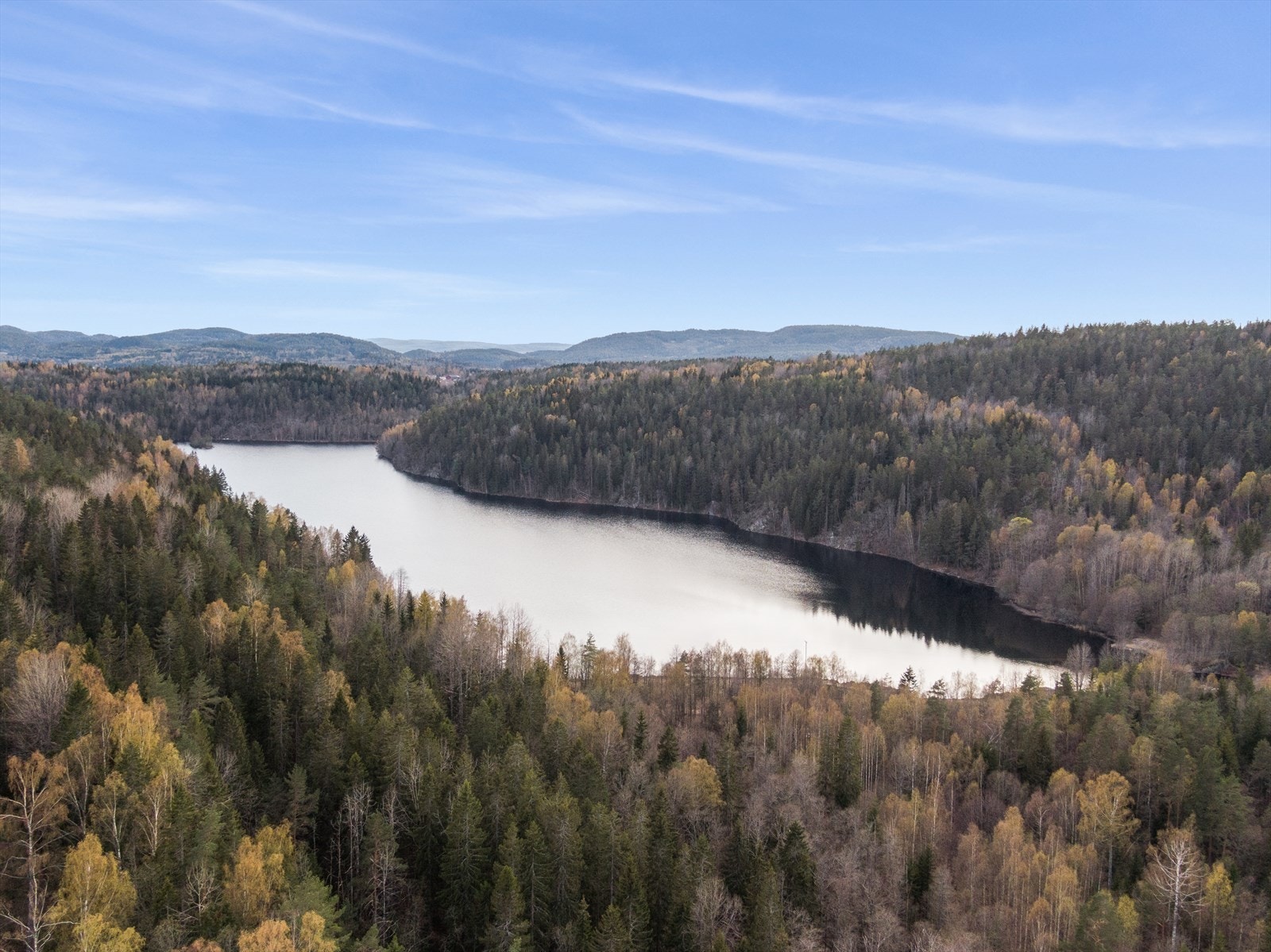 Nærhet til marka med muligheter for flotte fotturer på sommerstid og skiløyper på vinterstid. Galleribilde