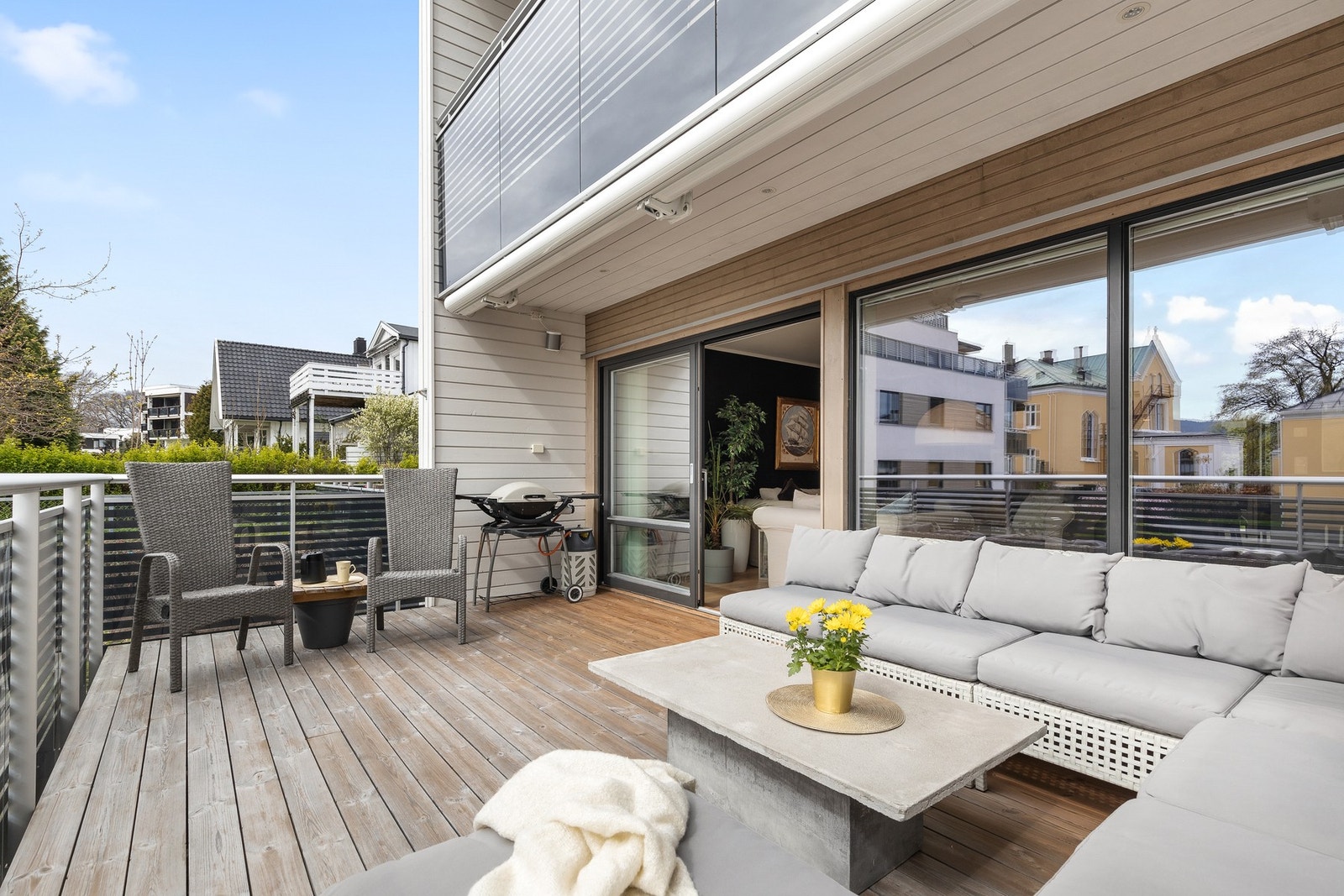 Stuen er tilknyttet en solrik balkong Galleribilde