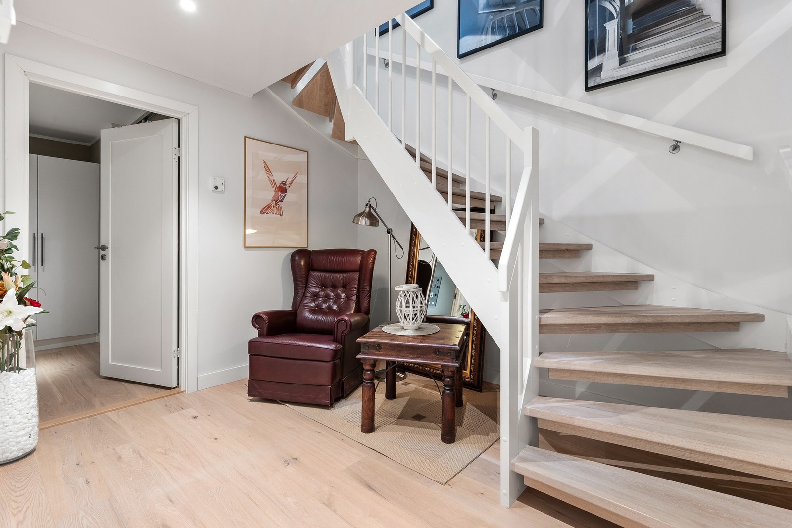 Boligen har vannbåren gulvvarme og en gjennomgående høy standard Galleribilde