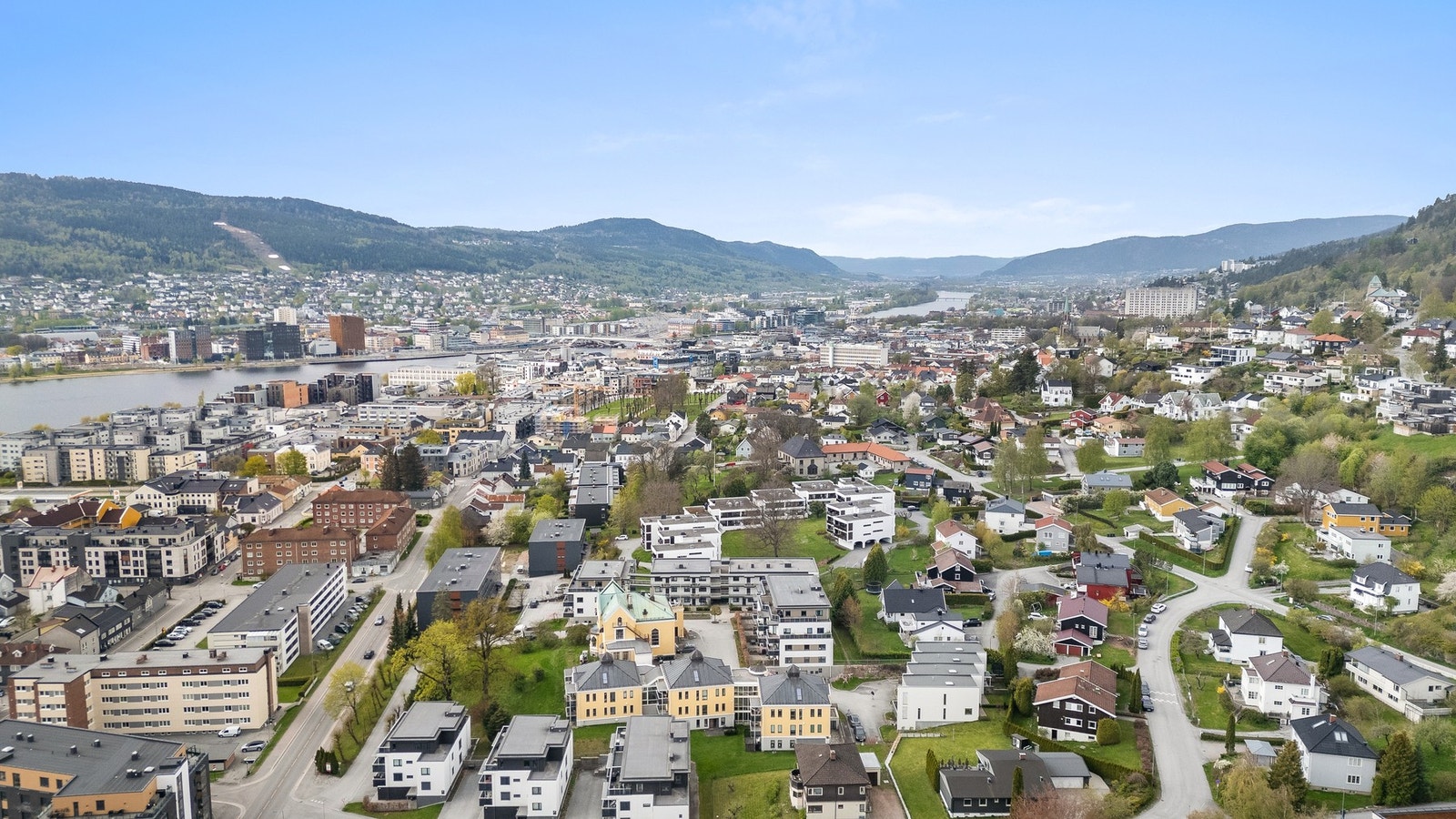 Det er ca 15 min gange til Drammen sentrum med alle servicetilbud Galleribilde