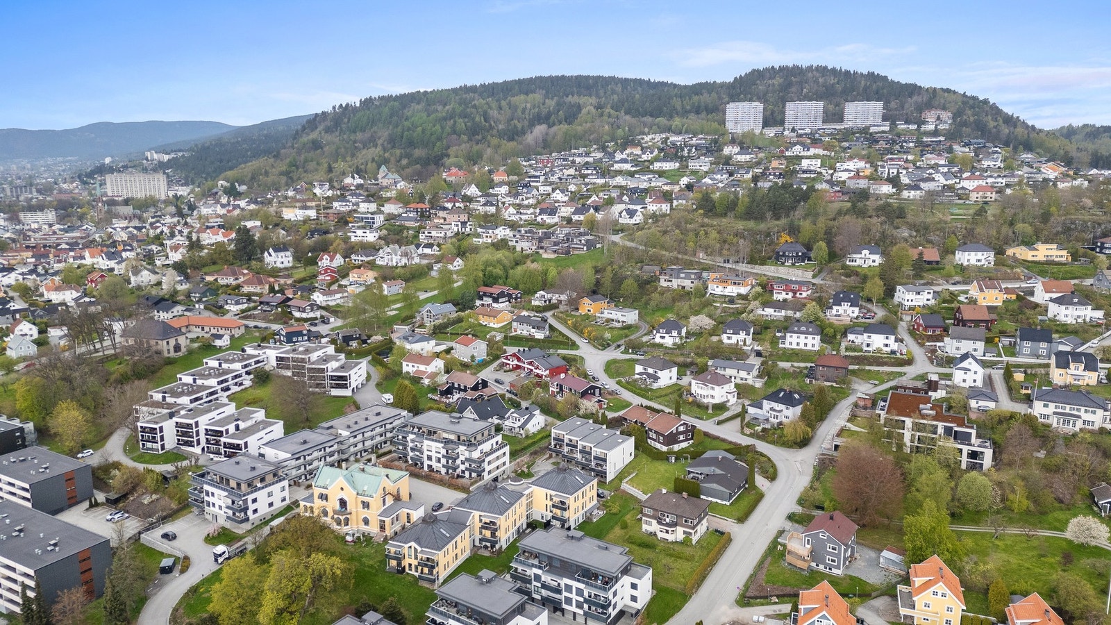 Marka i bakkant med flotte turstier, sommer som vinter Galleribilde