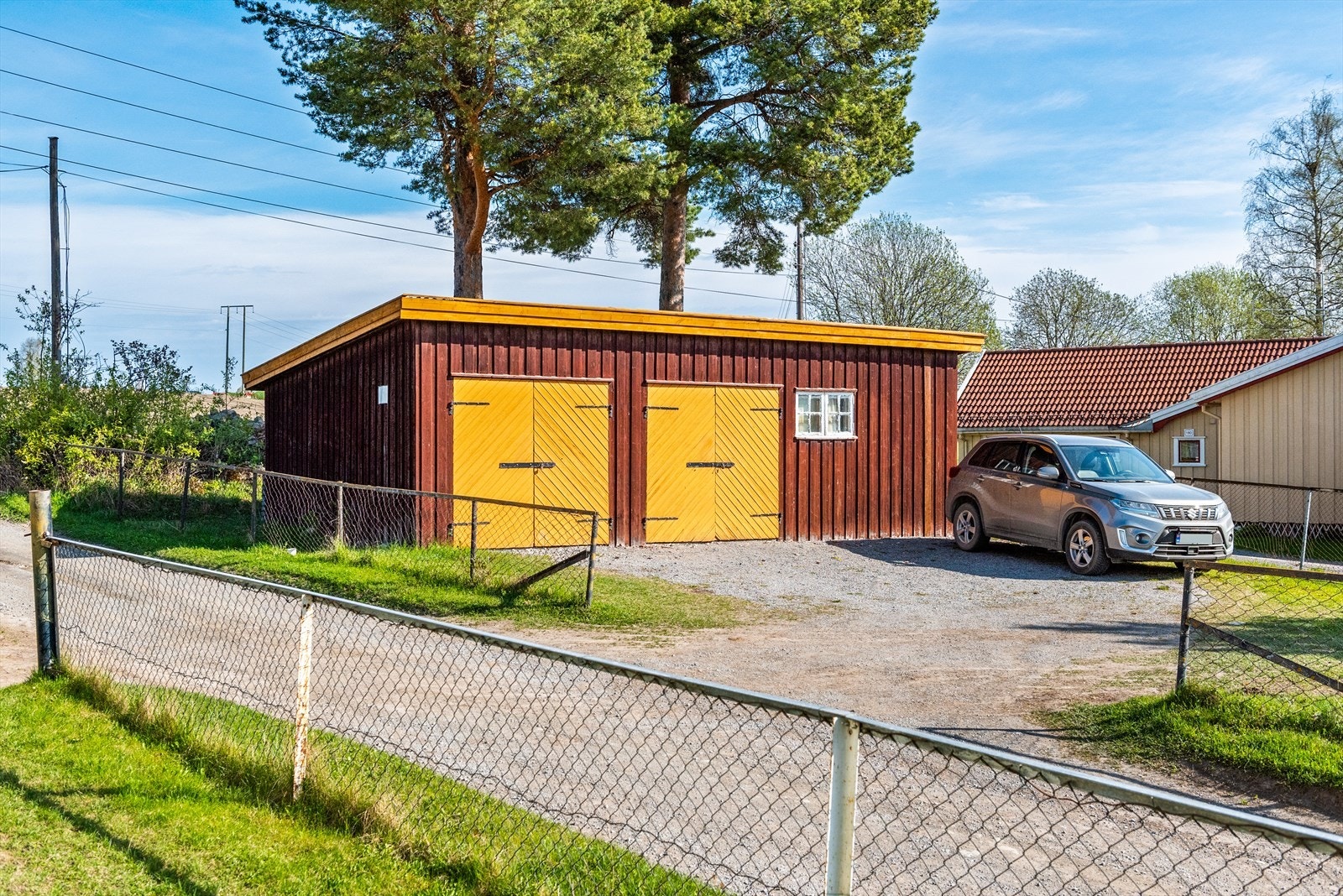 Garasje/ uthus. Galleribilde
