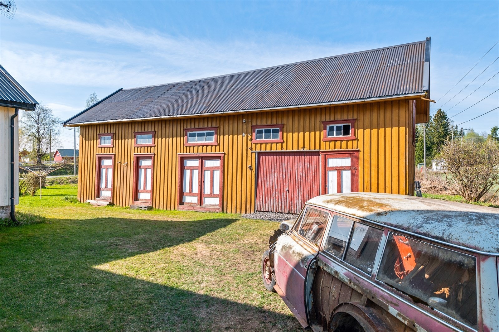 Flat tomt med mulighet for parkering. Galleribilde