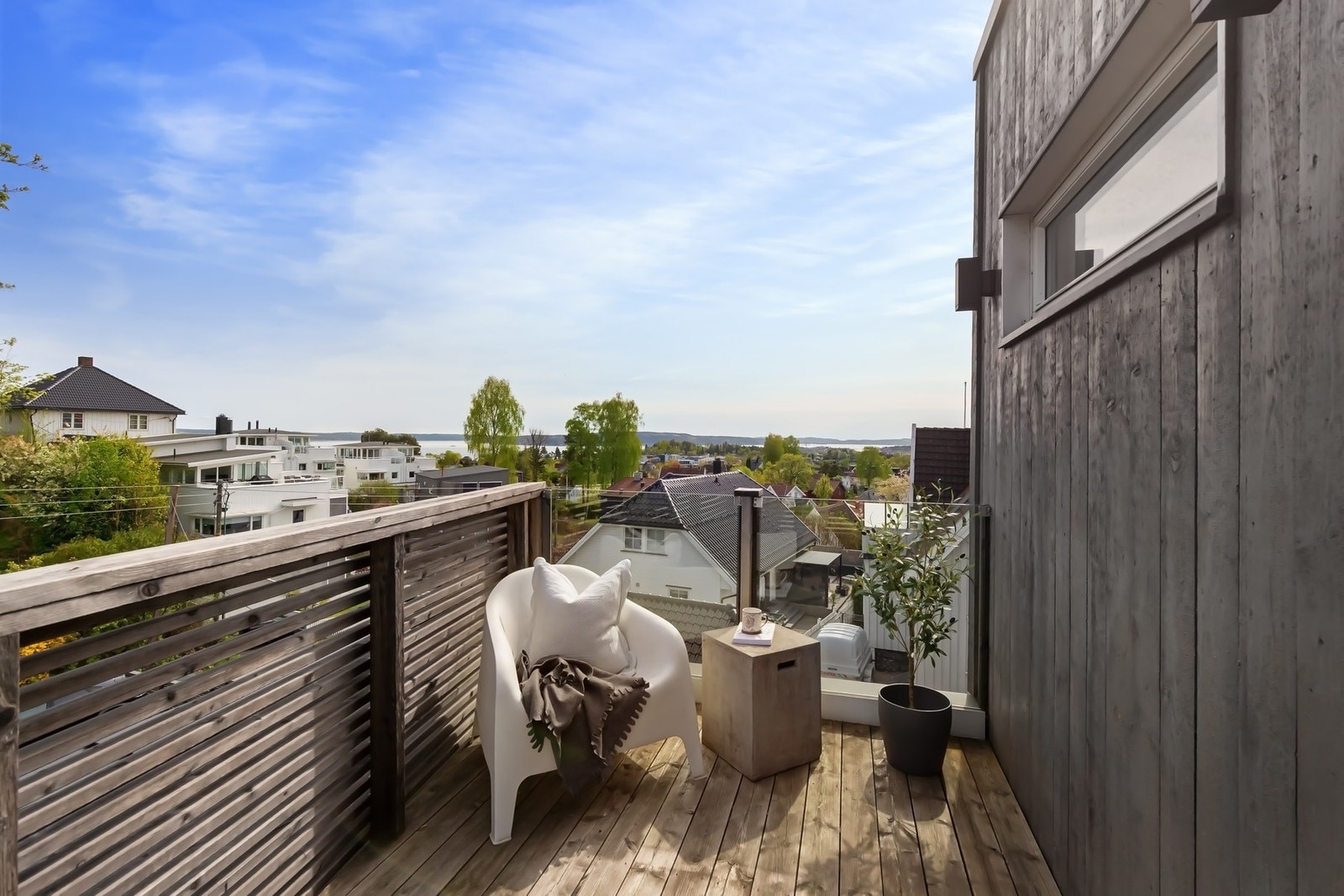 I 2. etasje er det utgang til takterrasse. Galleribilde