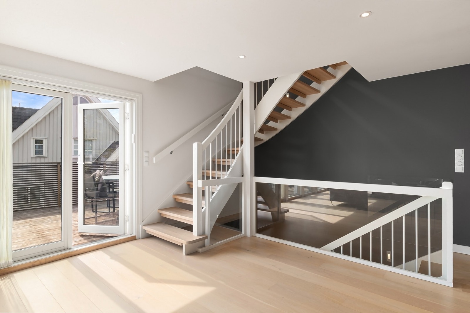 Trappeløp som enkelt tar deg mellom etasjene. Galleribilde