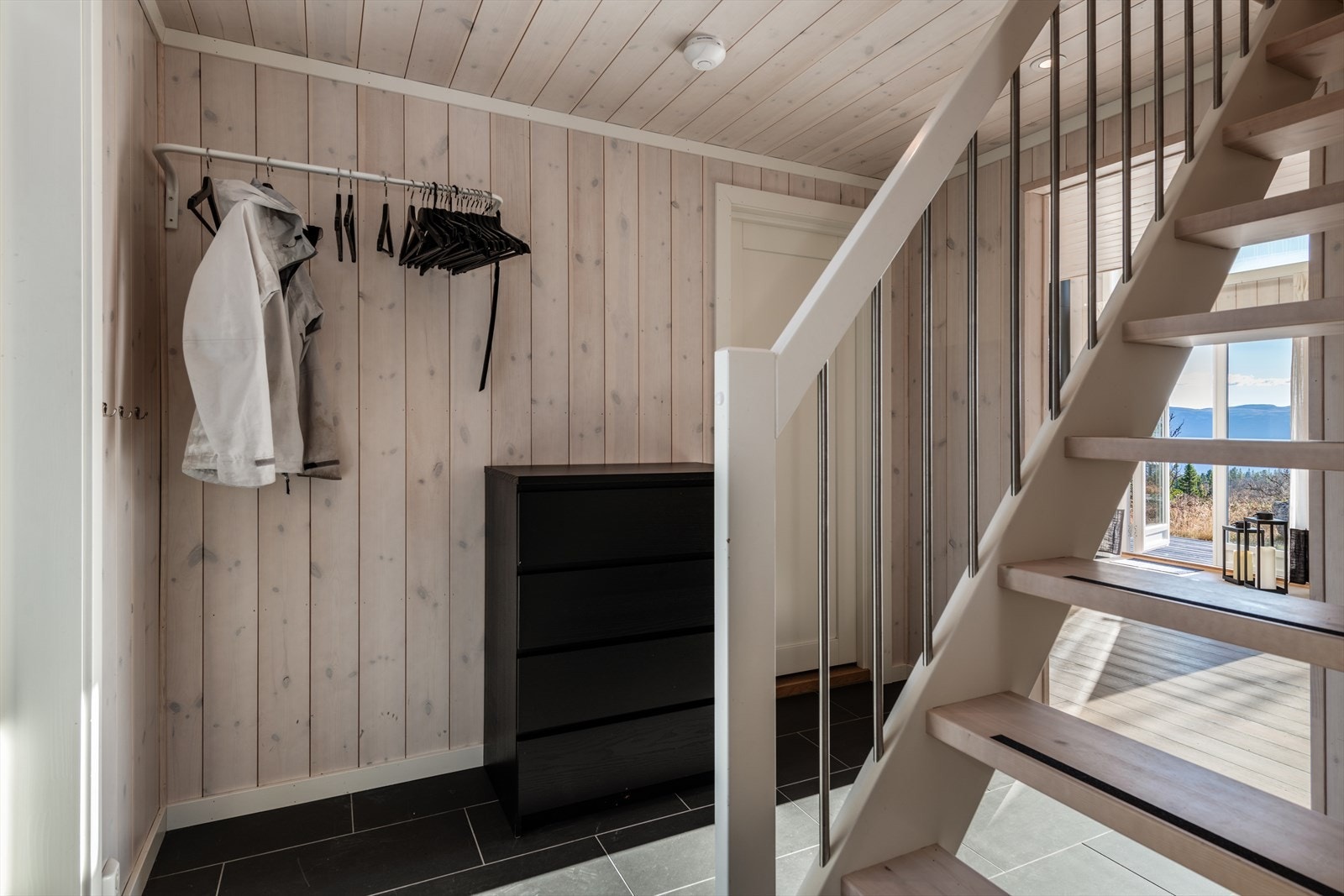 Trappeoppgang fra entré til hems Galleribilde