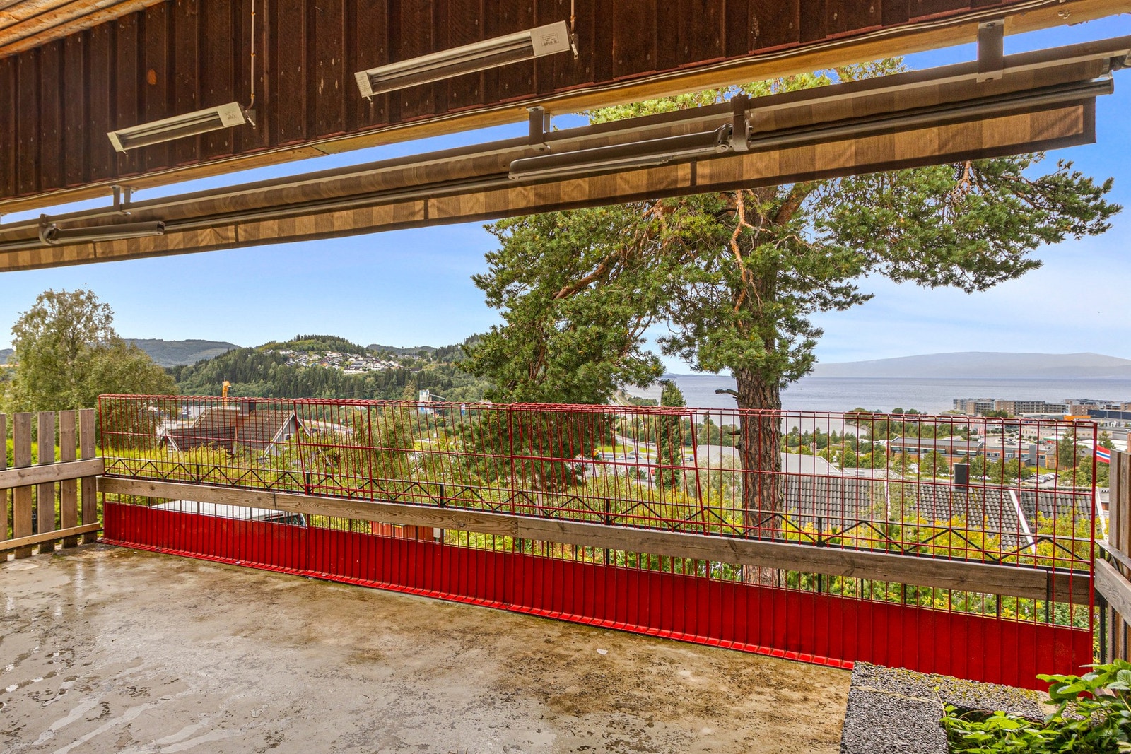 Fra den andre stuen er det utgang til veranda - ca 23 kvm Galleribilde