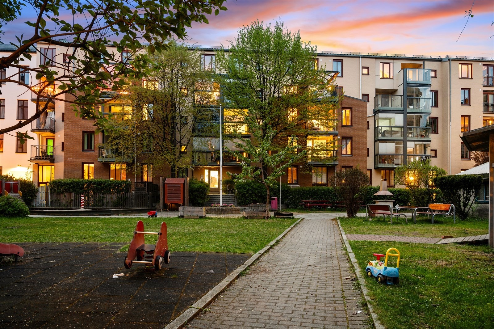 Beboerne har store, fine fellesområder å boltre seg på Galleribilde