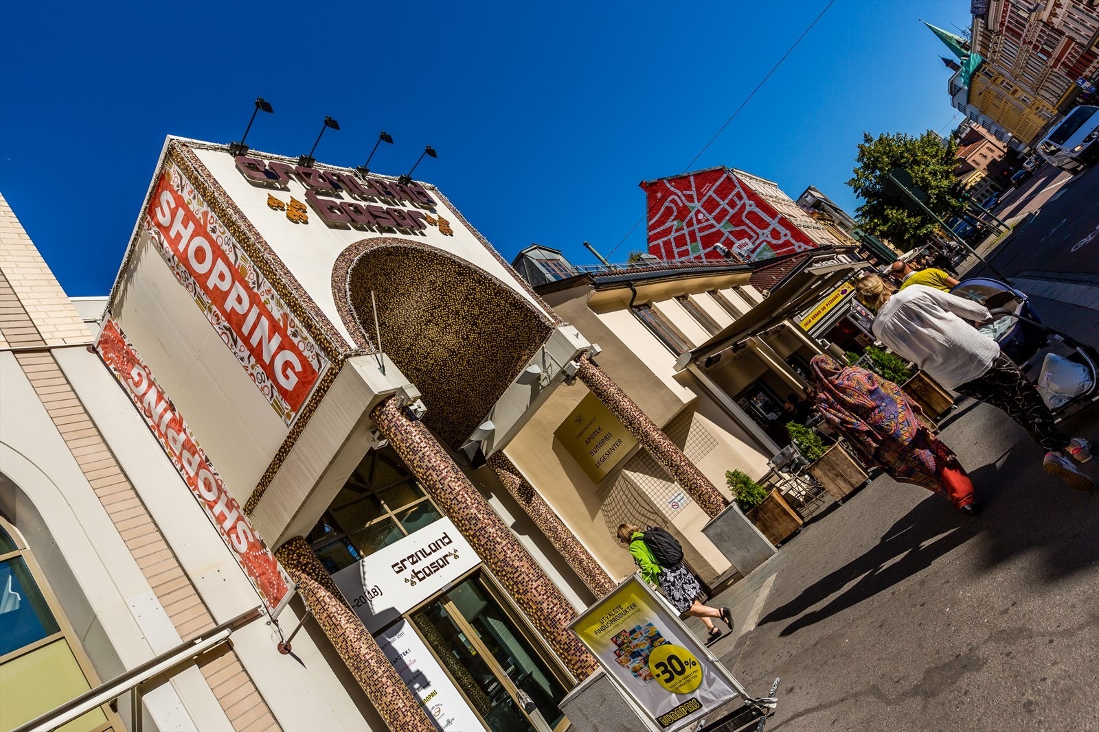 Grønland tilbyr en rekke spennende forretninger og restauranter hvor du finner det meste du trenger i hverdagen Galleribilde