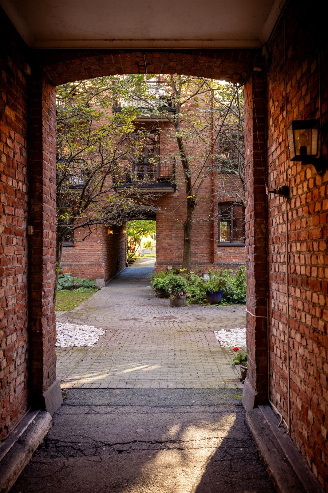 Velkommen inn til en nydelig leilighet som ligger i vakre, grønne omgivelser! Galleribilde