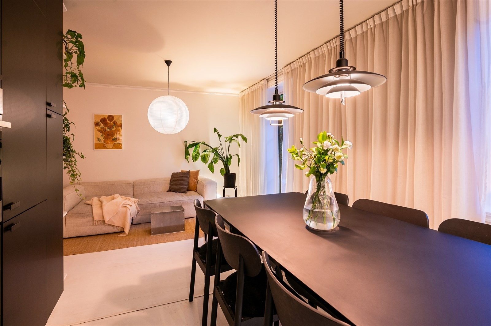 Kveldsstemning i stuen Galleribilde