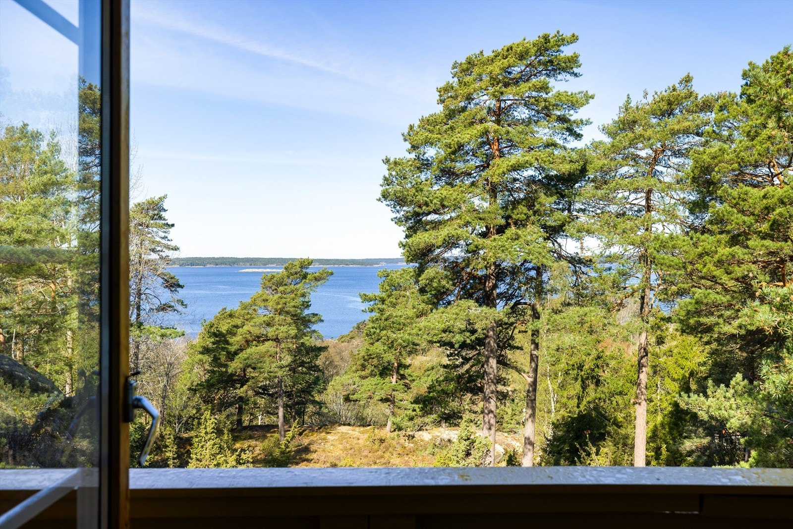 Balkongen er et luftig alternativ til den omfangsrike terrassen og byr på hyttas beste utsikt. Galleribilde