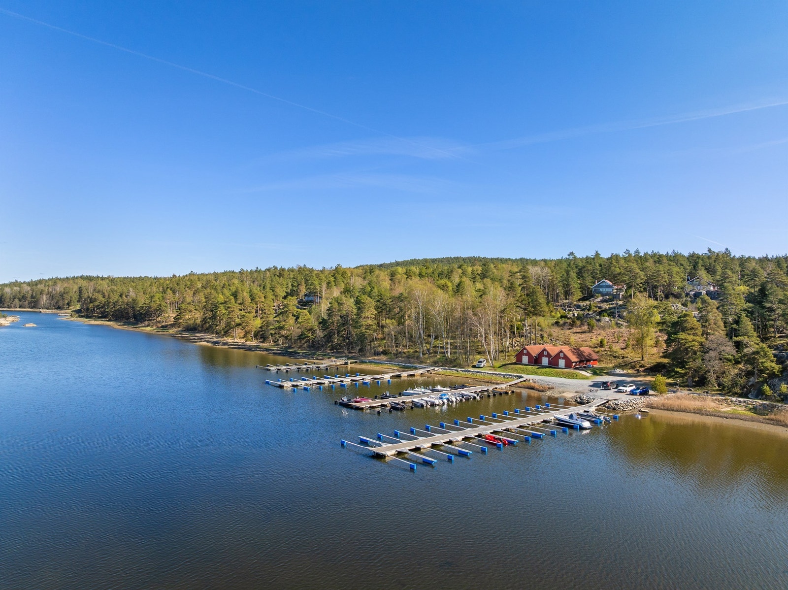 Båtplassen er et meget godt utgangspunkt for utflukter på fjorden. Galleribilde