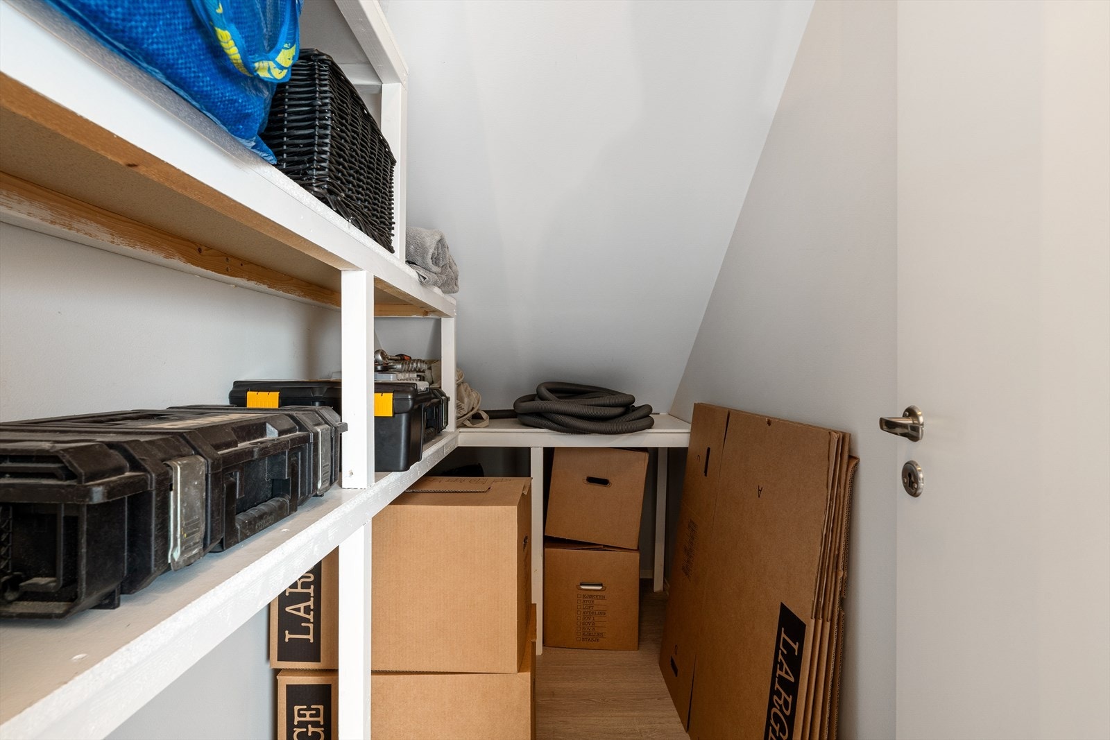 - Innvendig bod måler 2,48 m² - Galleribilde