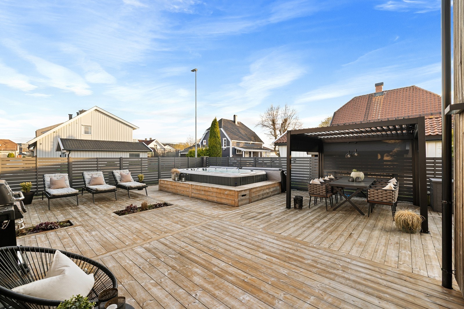 Pergola gir en hyggelig uteplass samtidig som det gis delvis skygge for solen. Galleribilde