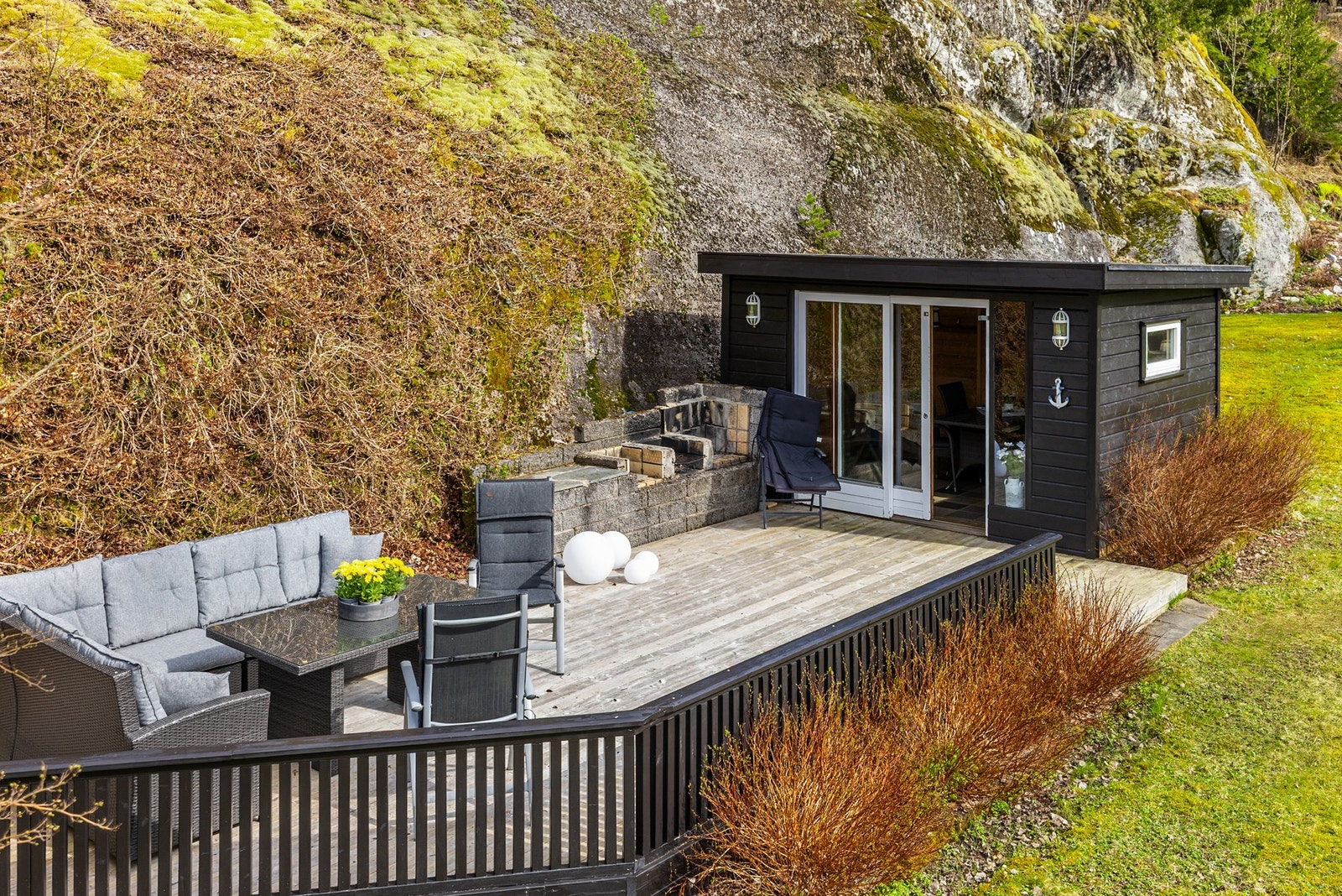 Koselig hagebod/innkledd gapahuk oppført i 2020 Galleribilde