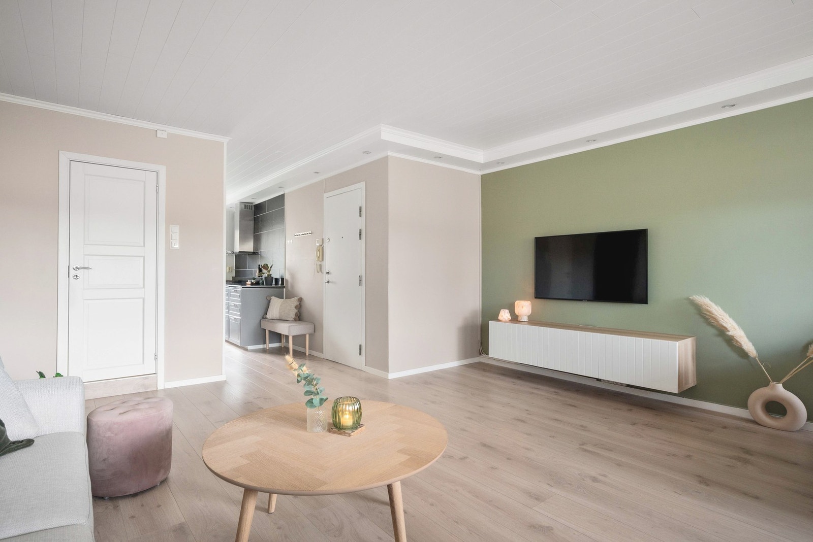 I felleskostnadene har du blant annet fyring, kabel-tv og internett fra Telia inkl. Galleribilde