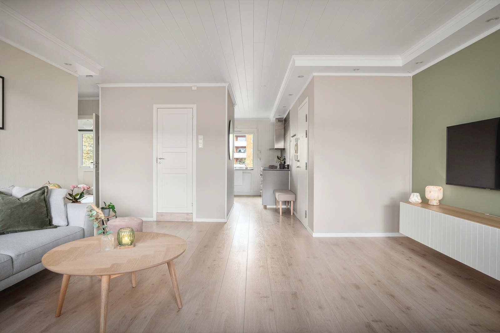 På motsatt side av boligen finner du kjøkkenet i separat løsning. Galleribilde