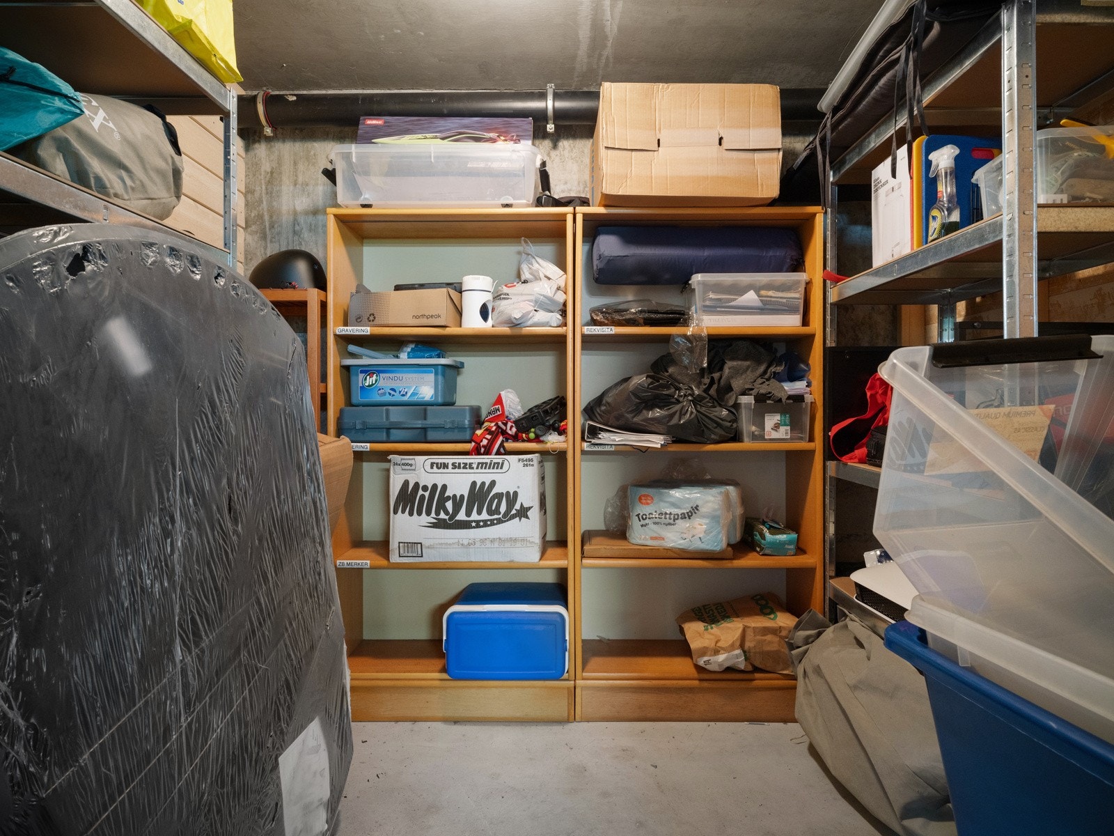 Praktisk bod i bakkant av parkeringsplassen Galleribilde