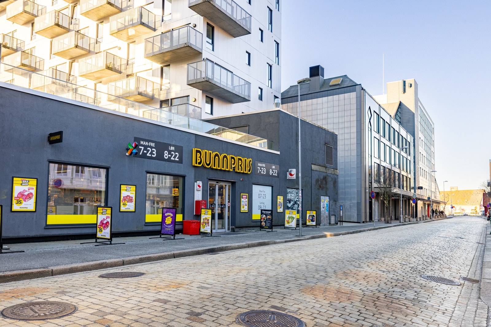 Nærmeste dagligsvarebutikk, Bunnpris Nøstet, ligger ca. 50 meter fra leiligheten. Galleribilde